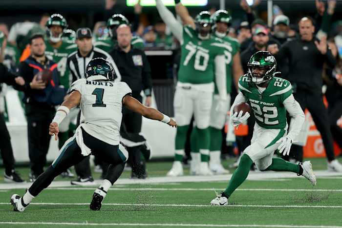Jets' safety Tony Adams (22) intercepts Eagles' QB Jalen Hurts (1)